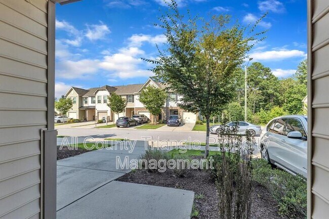 Foto del edificio - 208 Spring Flower Ln