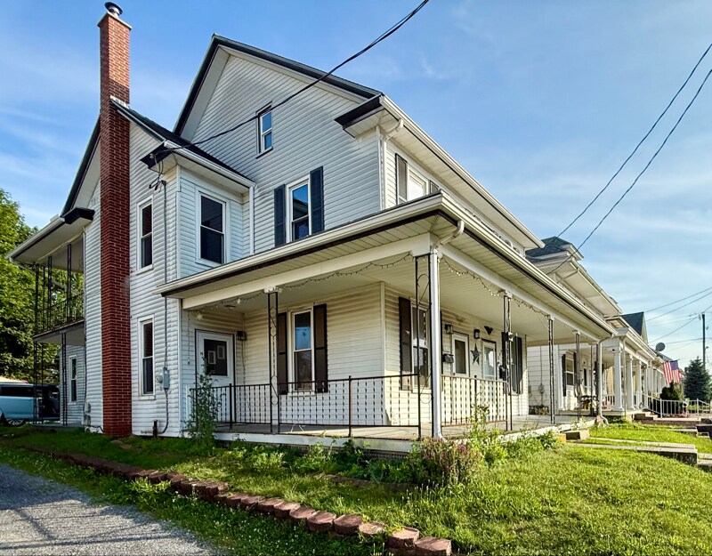 Foto principal - 214 E Cherry St