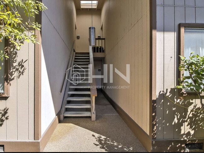 Building Photo - 151 Buckingham Dr