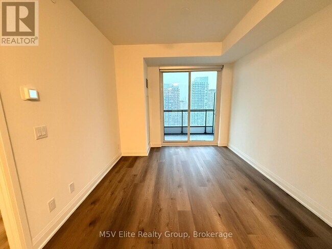 Photo du bâtiment - 65 Broadway Ave