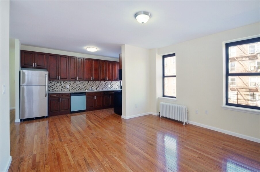 Primary Photo - 1494 Ocean Ave