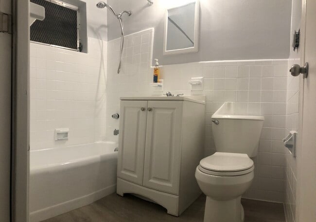 Building Photo - 3315 SW 9th Ter