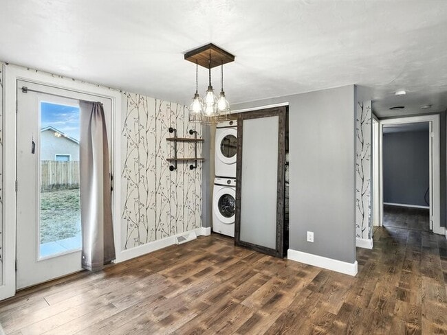 Building Photo - 2402 W 17th St