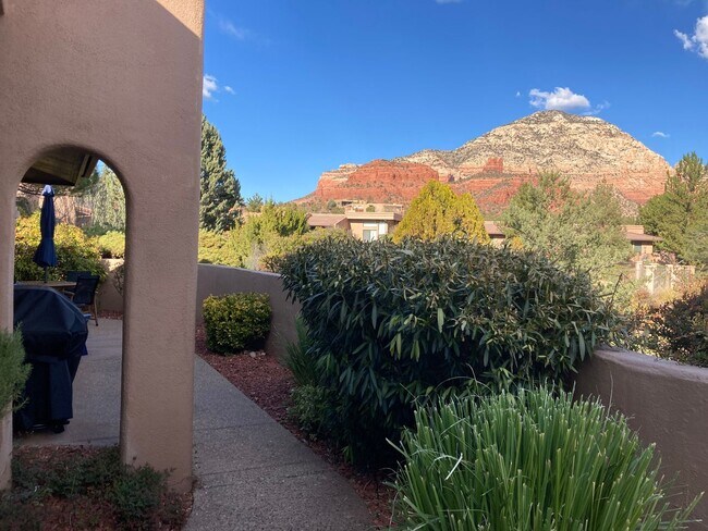 Foto del edificio - Gorgeous Furnished Arroyo Seco Townhouse with Fabulous Views!