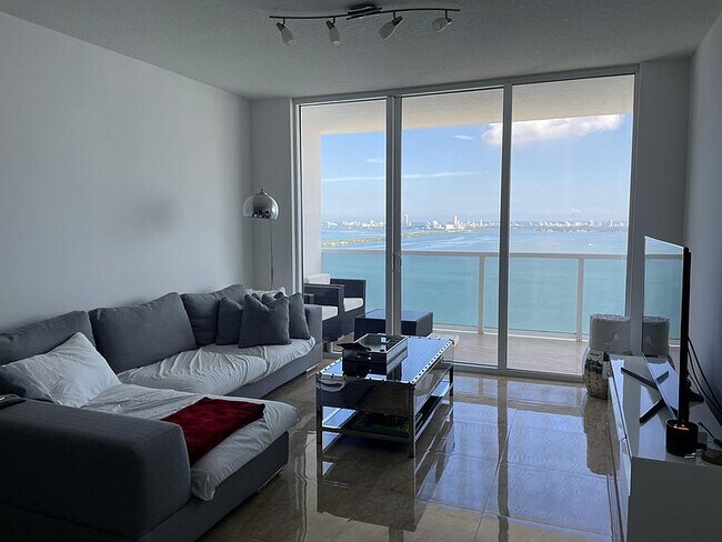 Foto del edificio - 600 NE 27th St