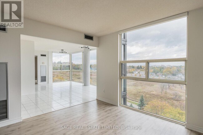 Photo du bâtiment - 30 Harding Blvd W