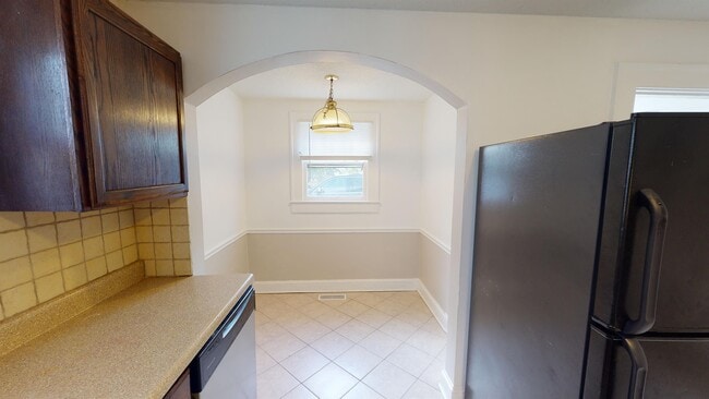 Building Photo - 320 W Clemmonsville Rd