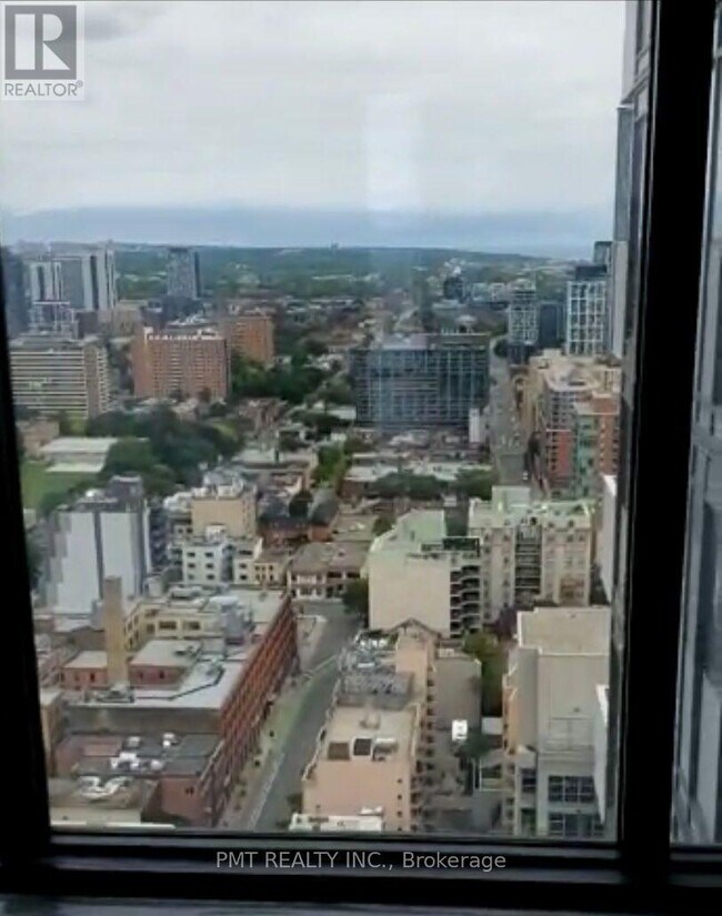 Photo du bâtiment - 25 Richmond St E