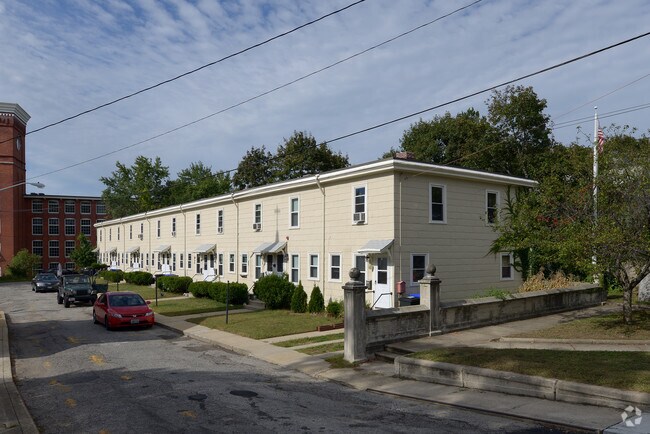 Building Photo - 2-24 Oakleigh Ave