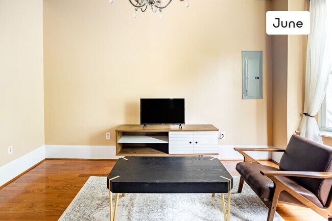 Foto del edificio - ROOM ONLY in 4-bed/3.0-bath Home