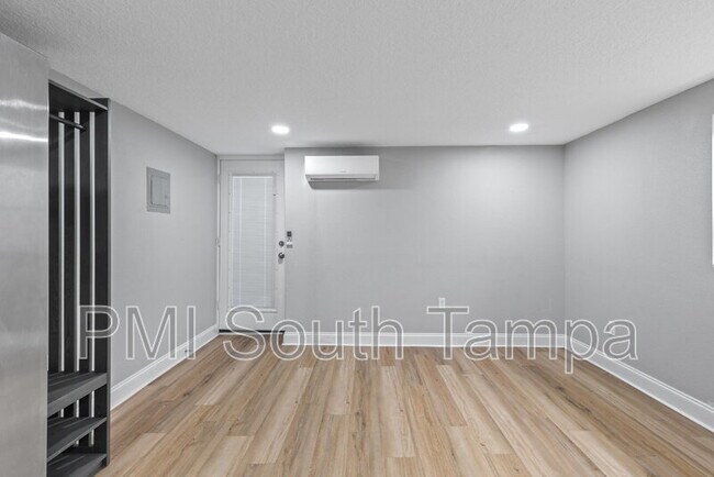 Foto del edificio - 2541 W Main St