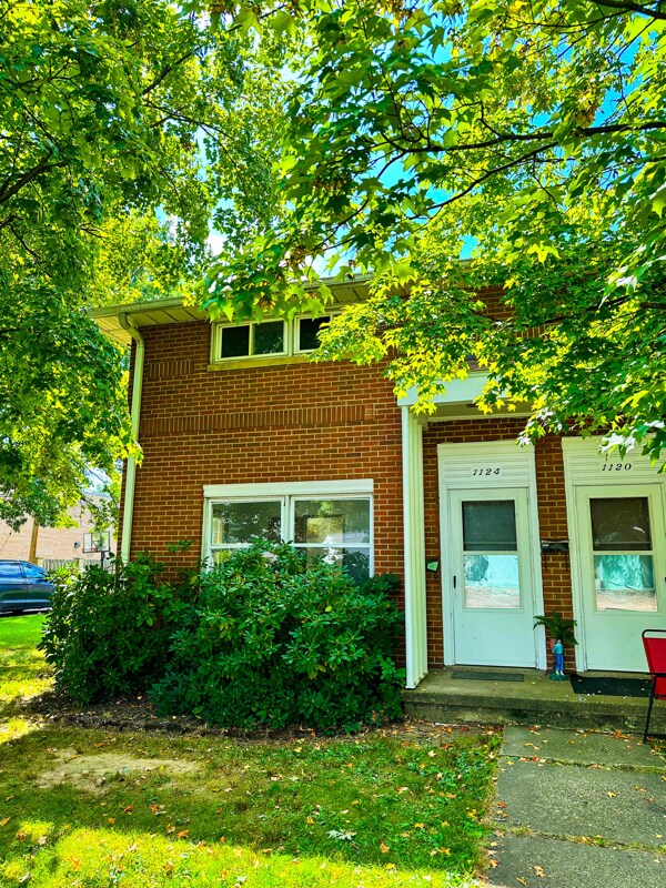 1124 Broadway St E, Cuyahoga Falls, OH 44221 Condo for Rent in