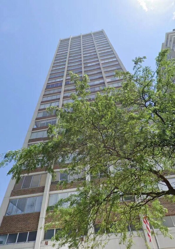 Primary Photo - 6171 N Sheridan Rd