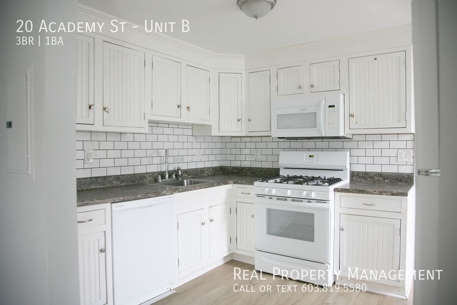 Primary Photo - 3 Bed 1 Bath with Private Entrance, Update...
