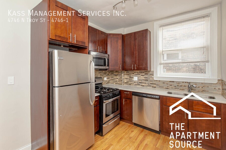 Foto principal - 4748 N Troy St