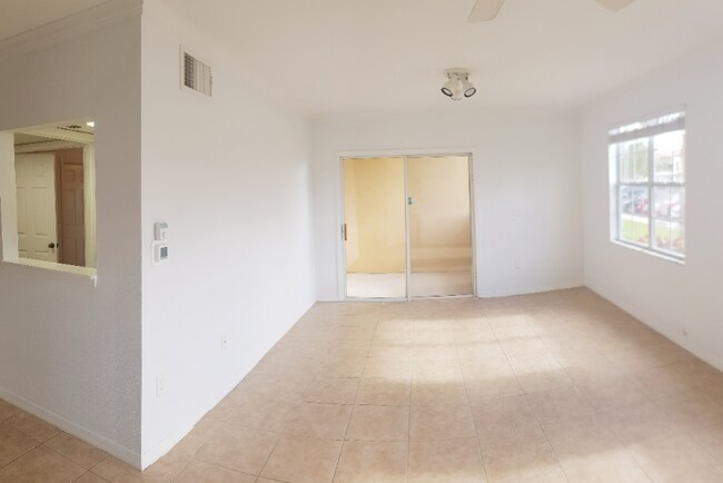 Foto del edificio - 1040 Villagio Cir