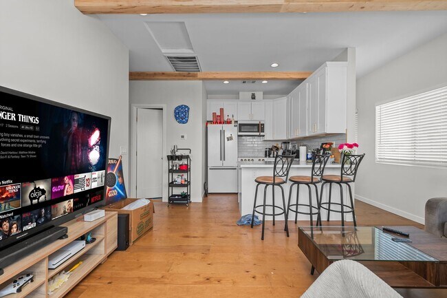 Foto del edificio - 5338 Hewlett Dr