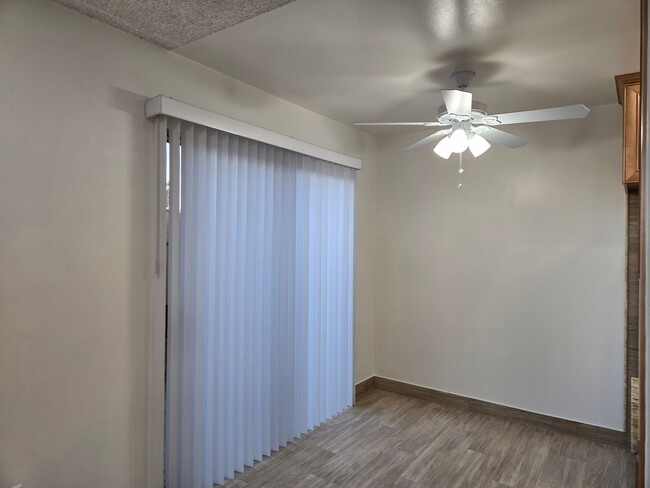 Building Photo - Completely Upgraded 2 bedroom Condo in Riv...