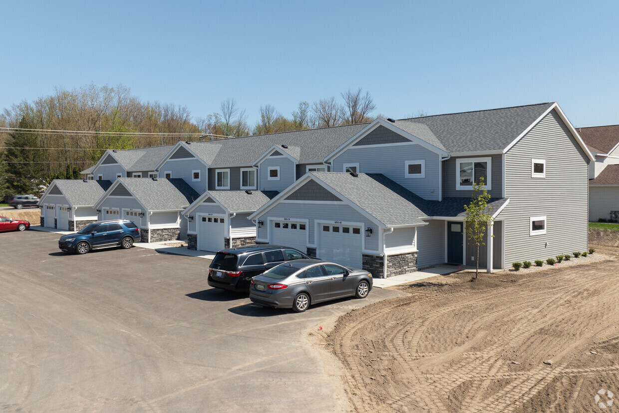 Foto principal - Fairway Corners Townhomes