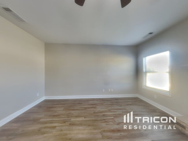 Building Photo - 103 Kennelsman Dr