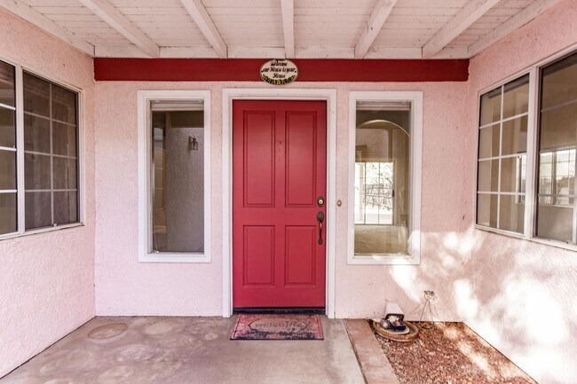 Foto del edificio - Beautiful and Spacious 3BR 2BA Home w/ Courtyard • Fenced Yard • Cul-de-sac in Tucson