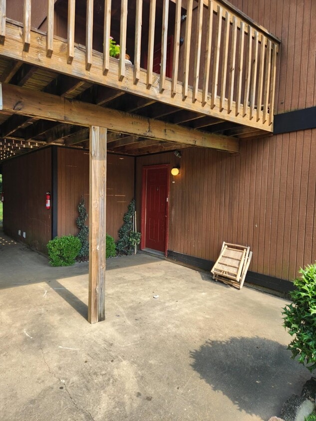 Building Photo - 20 Knights Cove