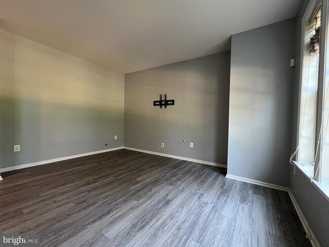 Building Photo - 787 Vestal St
