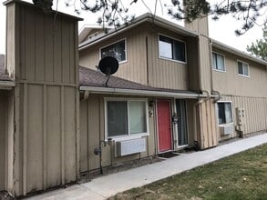 Building Photo - 759 Meadows Dr