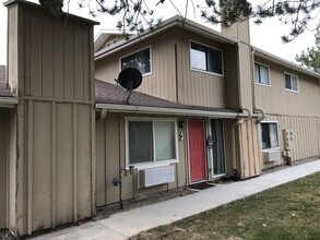 Building Photo - 759 Meadows Dr