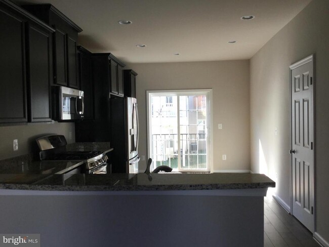 Building Photo - 410 Woodstream Cir