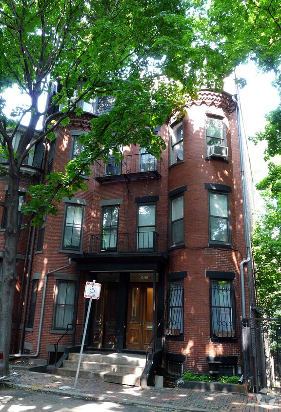 Primary Photo - 3 Saint Charles St