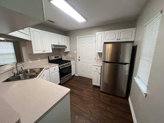 Foto del edificio - 112 Highland Dr