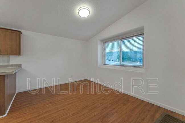 Building Photo - 1601 W Sherrie Dr