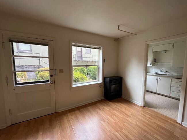 Foto del edificio - 5244-5308 NE Wistaria Drive