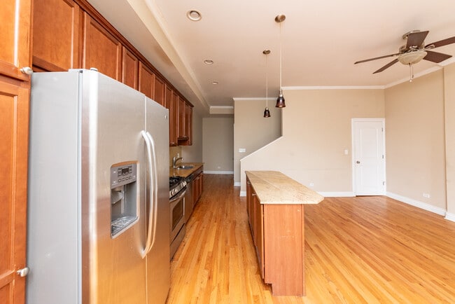 Building Photo - 3154 S Prairie Ave
