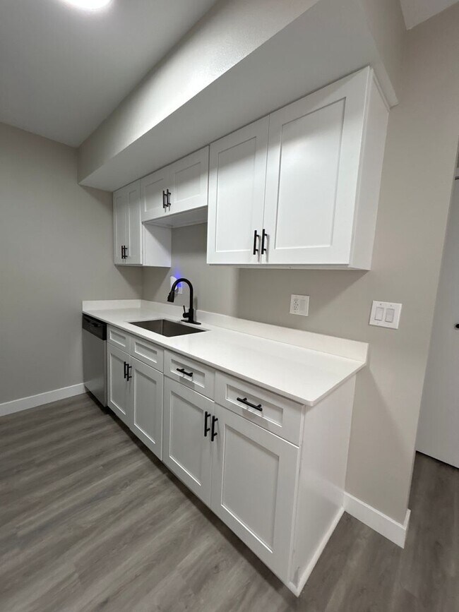 Building Photo - 2-Bedroom, 1-Bathroom Condo in South Bend – $1,464/Month (Lawn Care & Snow Removal Included!)
