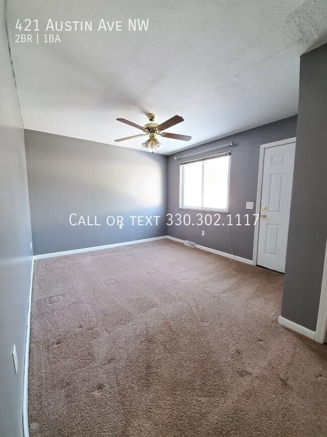 Foto del edificio - Two bedroom one bathroom townhouse for ren...