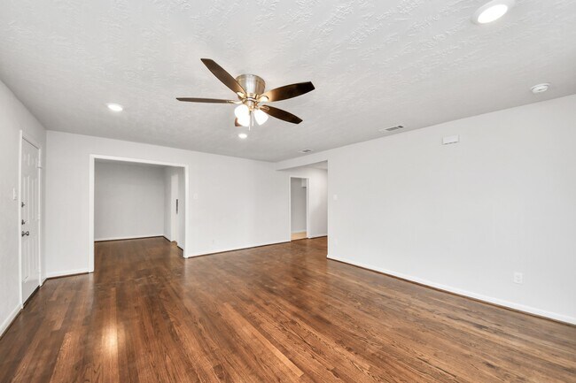Building Photo - 5803 Darnell St