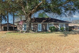 Building Photo - 118 Warwick Dr