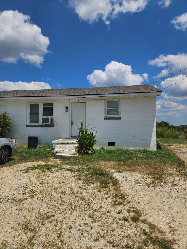 Building Photo - 4835 N Old Laurens Rd