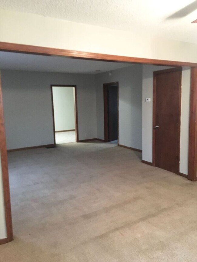 Foto del edificio - 3 bedroom / 1 bath house for rent - $1100-...