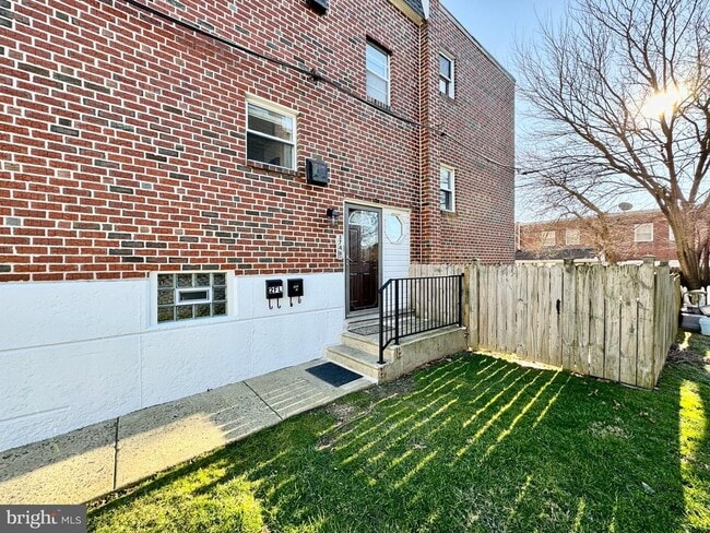 Building Photo - 3746 Genesee Dr