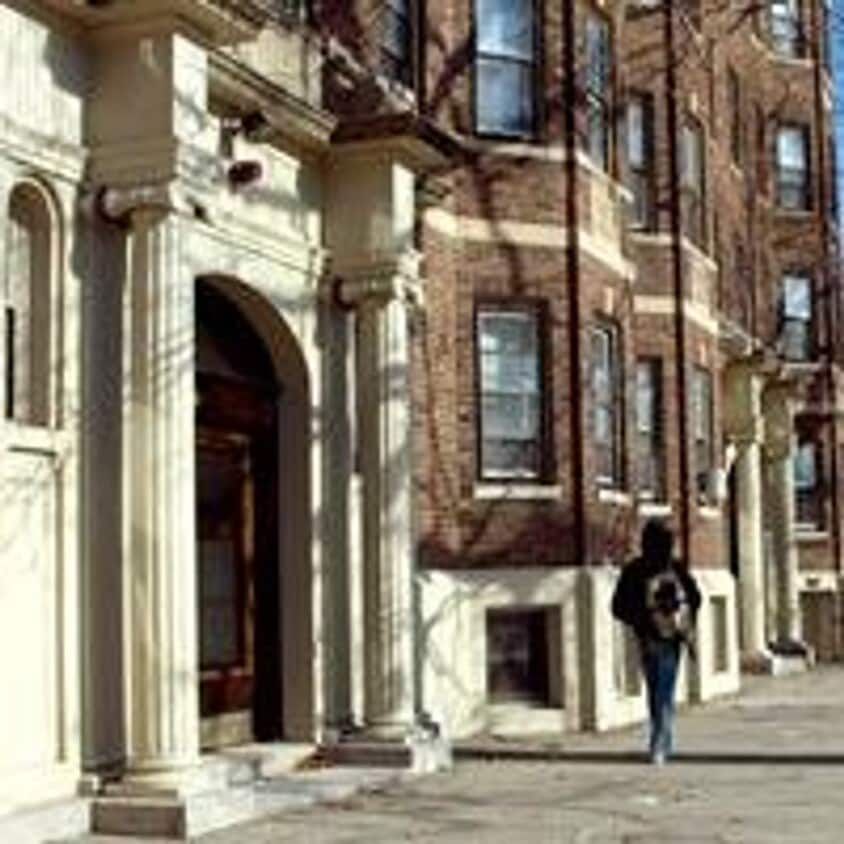 2 Bed on the Green Line for August - 2 Bed on the Green Line for August