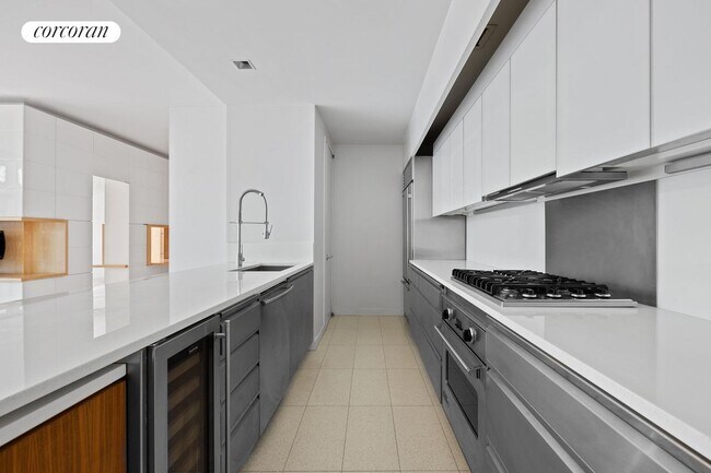 Building Photo - 447 W 18th St