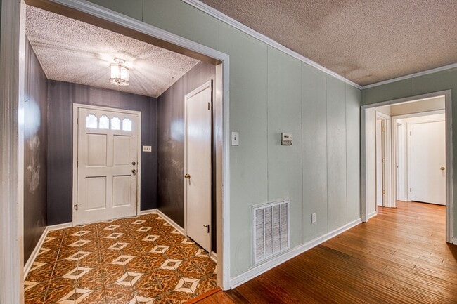 Building Photo - Spacious Home for Rent!