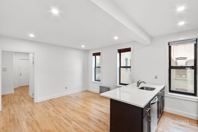 Building Photo - 640 Carroll St