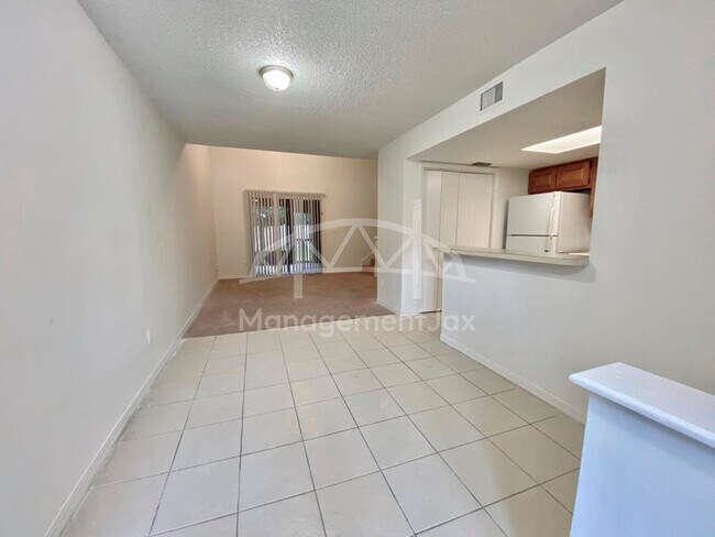 Foto del edificio - 7621 Melissa Ct N