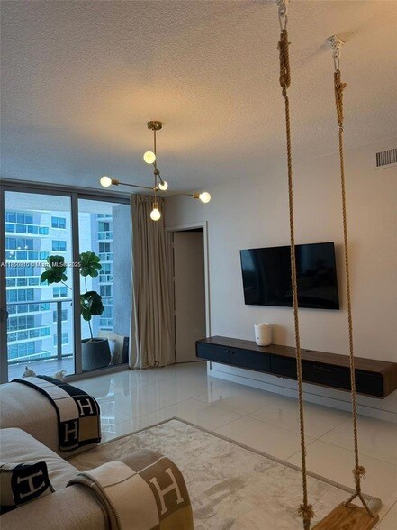 Foto del edificio - 488 NE 18th St
