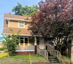 Building Photo - 820 McGregor Ave NW
