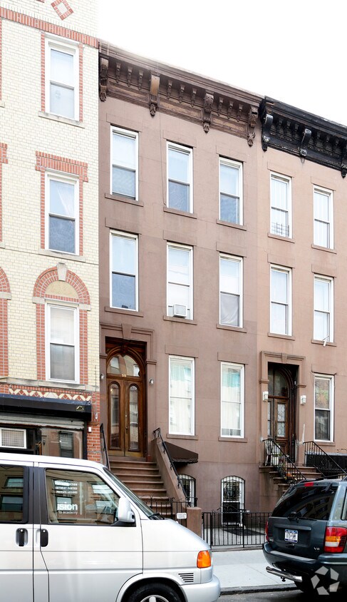 Primary Photo - 519 Henry St